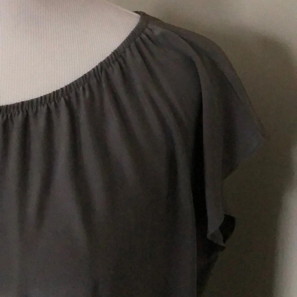 Gorgeous silk Alex & Trixie Open Back Blouse💕 - Picture 2 of 7